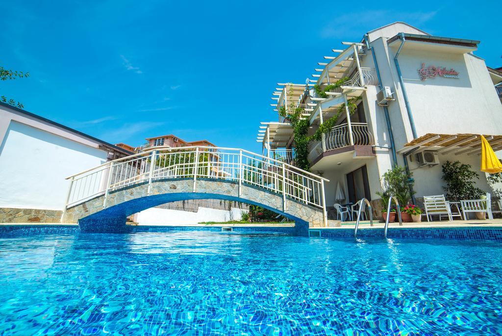 The Poolhouse Apartment Pantai Sunny Bagian luar foto