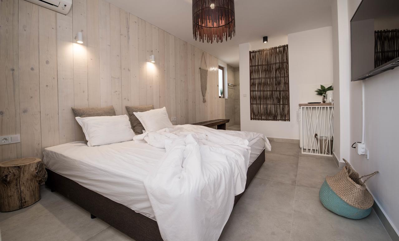 The Poolhouse Apartment Pantai Sunny Bagian luar foto